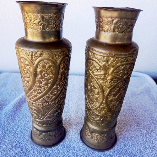 Set of 2 brass vases with handmade engraved decoration, 25 cm