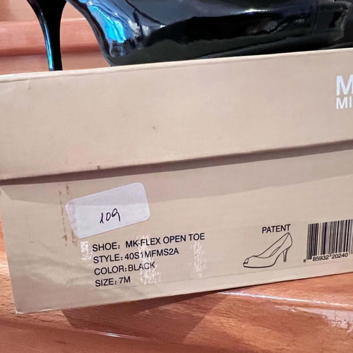 Michael Kors MK-Flex Open Toe Pumps like new, size 38, black patent leather