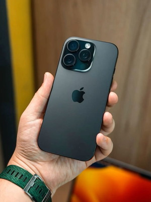 iPhone 16 Pro 128GB μαύρο titanium σαν καινούργιο