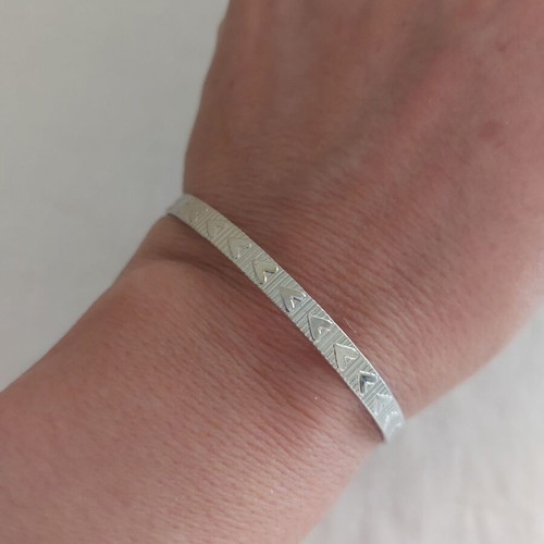 Bracelet made of stainless steel like new, thin and lightweight, silver