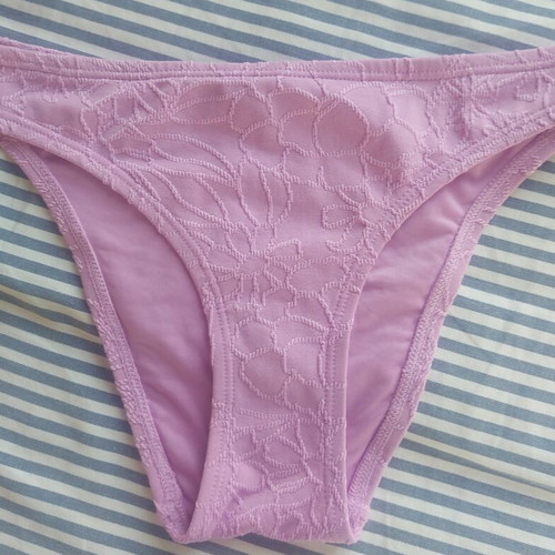 Bikini bottom Mango like new, embossed design, purple
