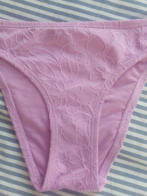 Bikini bottom Mango like new, embossed design, purple