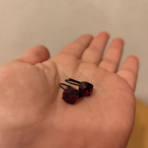 Earrings with rubinogranada like new, red color