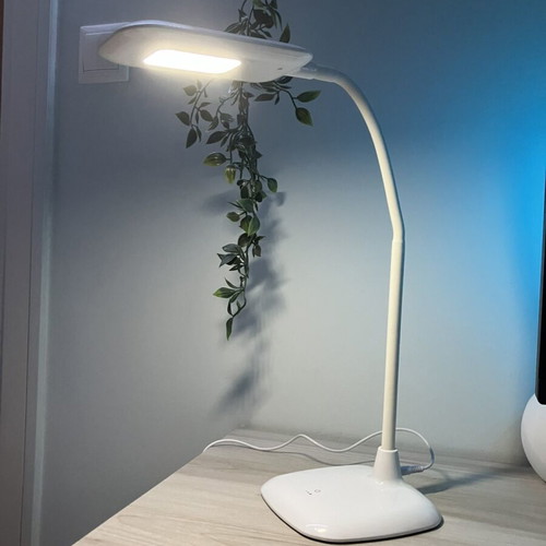 LED desk lamp like new with flexible arm and USB