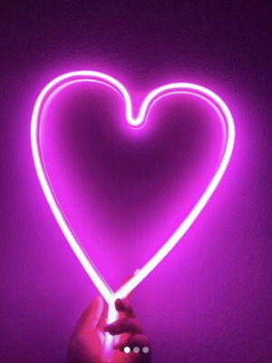 LED neon φωτιστικό καρδιά φούξια με USB σε τέλεια κατάσταση