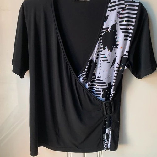 Women's T-shirts set of 3 size Medium like new