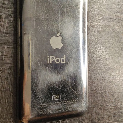 Apple iPod 8GB used, fully functional