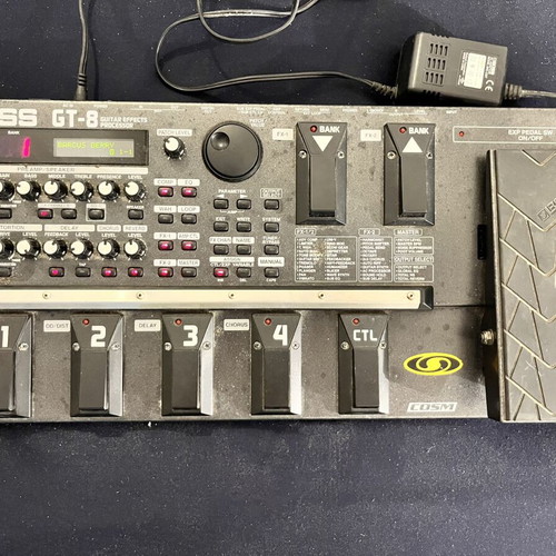 Boss GT-8 multi-effects pedal like new with bag and original power supply