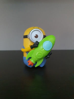 Φιγούρα Minion 2017 με πράσινο πύραυλο μεταχειρισμένη