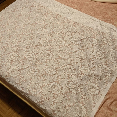 Curtains for window, like new, set of two for thin rod