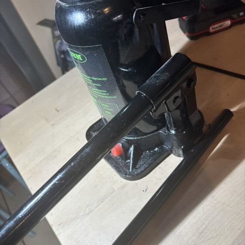 JBM Hydraulic Bottle Jack with 45.2cm Lift Capacity and 20 Ton Load