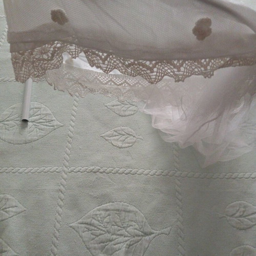Das crib mosquito net with support base like new