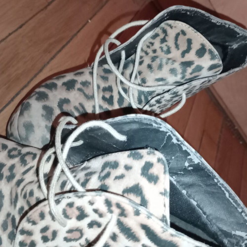 Tally Weil winter leopard platform shoes like new, multicolor