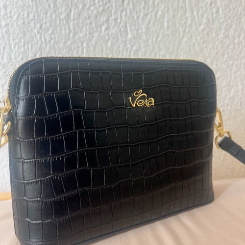 Veta bag black croco like new with adjustable strap