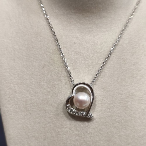 14K White Gold Heart Pendant with Diamonds and Japanese Akoya Pearl, 40 cm chain