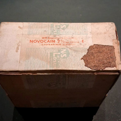 Novocain 1928 collectible medicine box like new