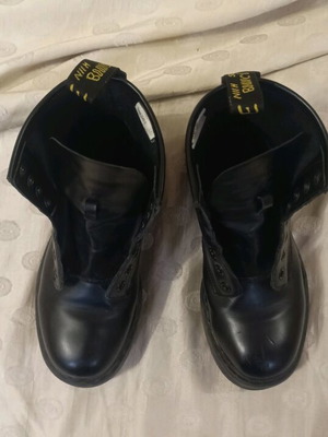 Youth women's black leather boots like new, size 36
