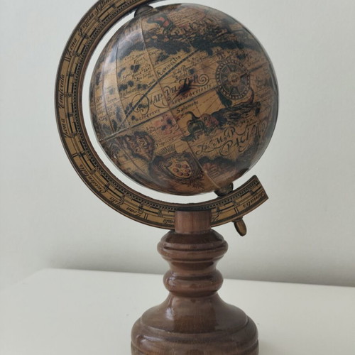 Decorative Globe vintage style, like new, 24cm height