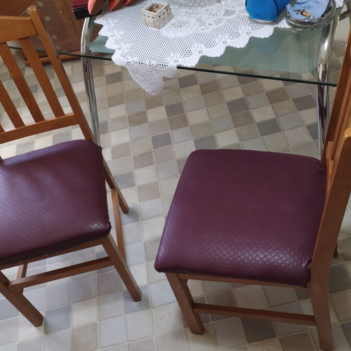 Solid wood dining chairs set of 4 like new