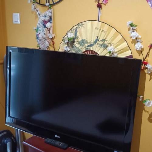 LG TV 42' used