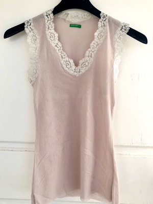 Benetton sleeveless top like new, pink, size S