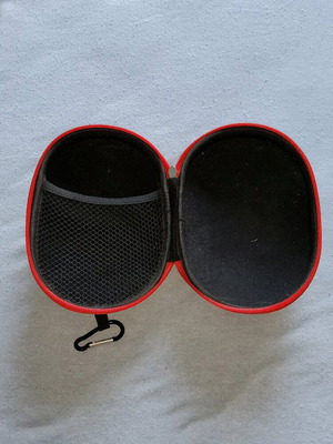Hard accessory case like new