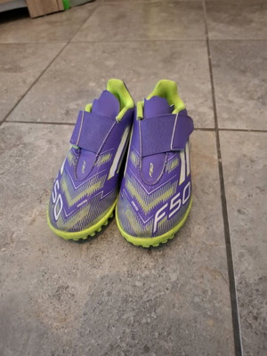 Детски футболни обувки Adidas Messi F50 номер 30 нови