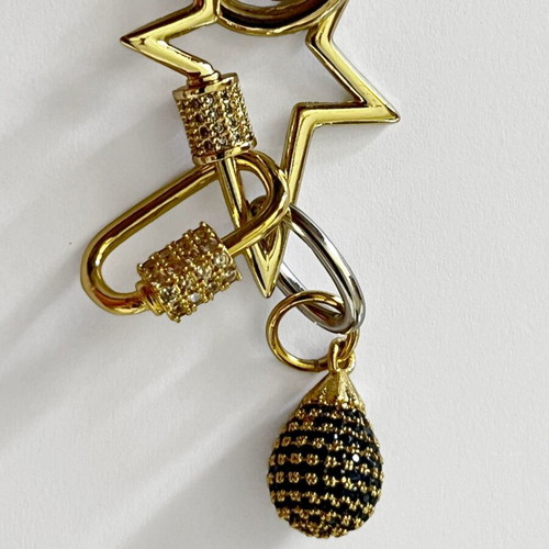 Long pendant with silver chain and gold rings, star and diamond-shaped drop