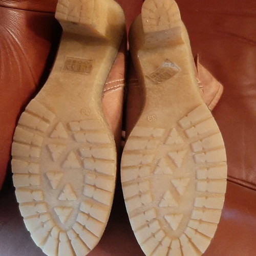 Leather boots brown tan size 39 like new