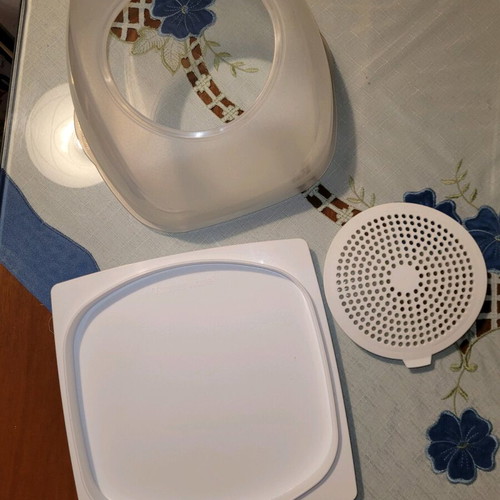 Tupperware cheese container like new