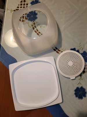 Tupperware cheese container like new
