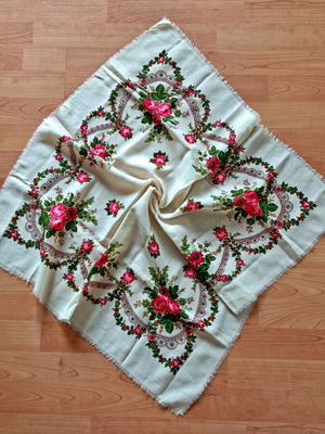 Wool scarf vintage with floral motifs, new, traditional Moldovan