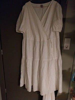Midi φόρεμα δαντέλα άσπρο H&M σαν καινούργιο με φιόγκο στο στήθος