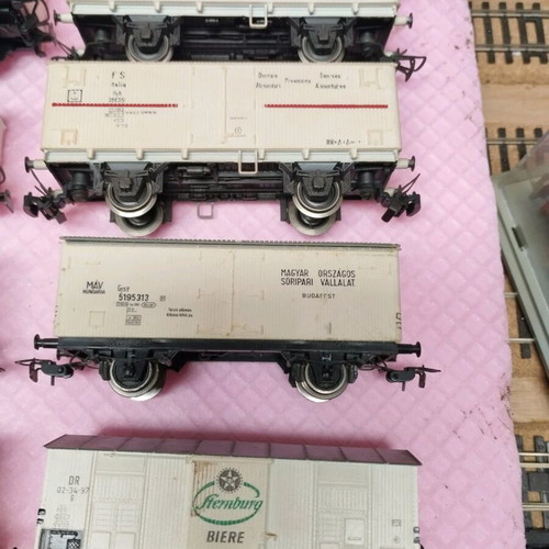 Piko HO Scale Commercial Wagons Set of 8 like new
