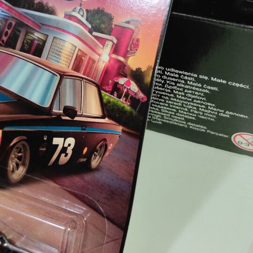 Hot Wheels 2025 Premium Boulevard #111 '73 Volvo 142 GL new