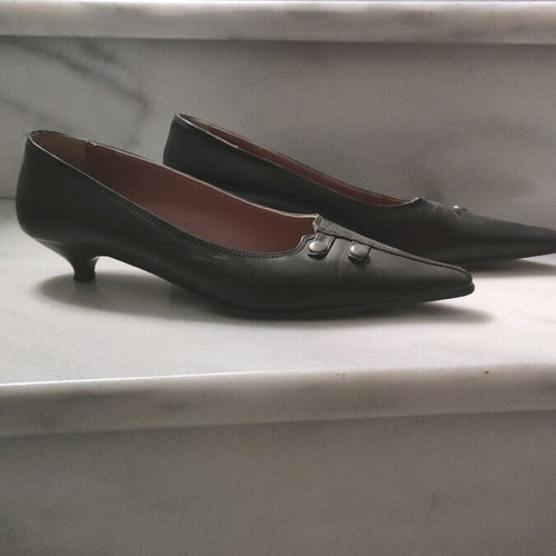 Black pumps with low heel, size 40, like new