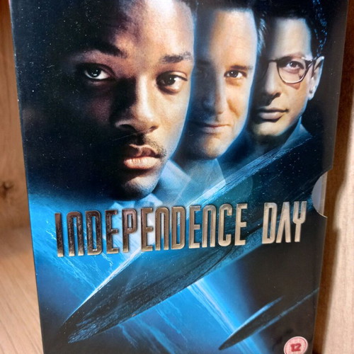 Independence Day DVD like new with English subtitles, special edition