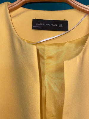 Zara yellow jacket like new, size S