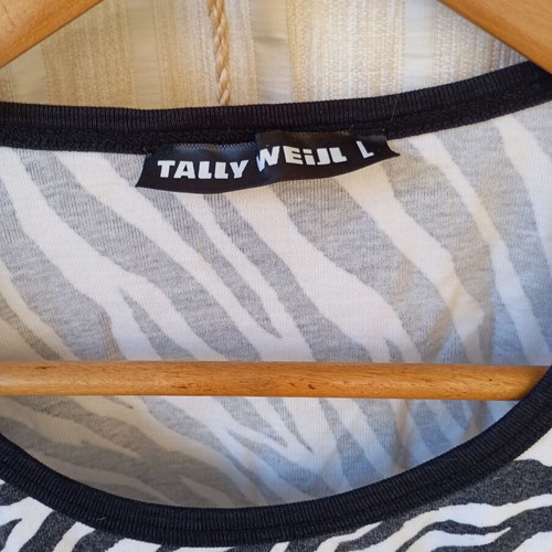 Zebra top like new, crop style, size L