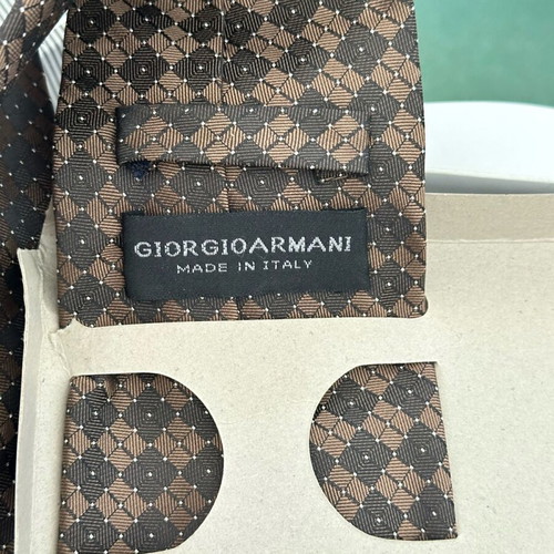 Vintage σετ Giorgio Armani καφέ, καινούργιο με γραβάτα, μανικετόκουμπα και μαντήλι