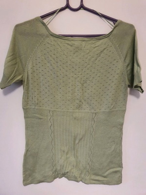 H&M green t-shirt with patterns like new, size M