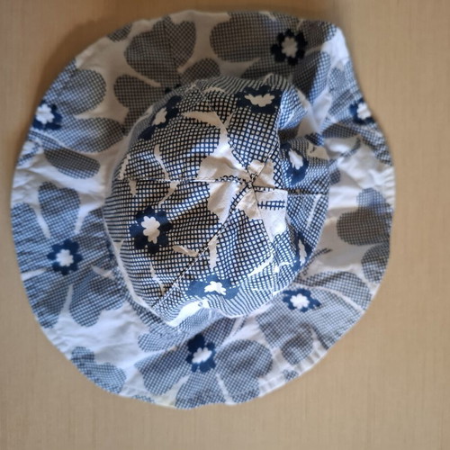 Chicco hat for girl 12-15 months