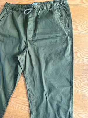 H&M men's khaki chino pants, relaxed fit, size L