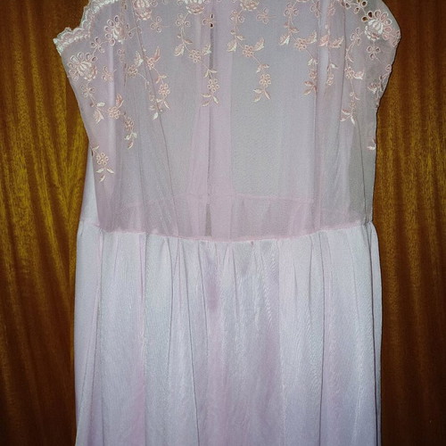 Pink nightdress dress like new, size Medium to Large