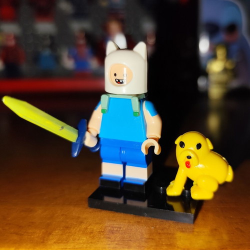Finn & Jake minifigure like new with stand and sword