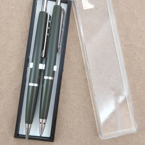 Pen and mechanical pencil set used