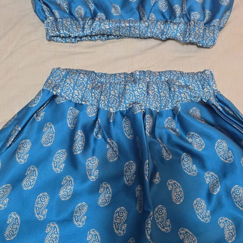 Set of pants and crop top like new, white and blue
