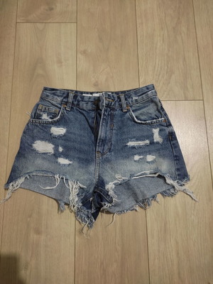 Bershka denim shorts with rips like new, size 34