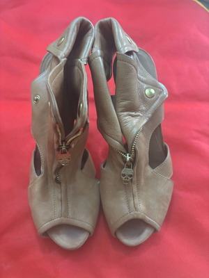 Alexander McQueen shoes used, tan color, size 39