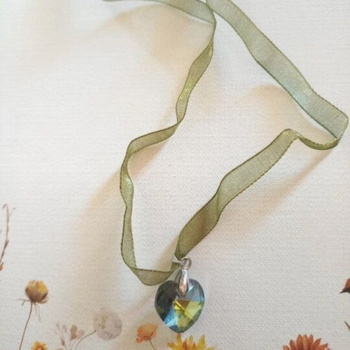 Heart Necklace new, dark green with small sparkling heart